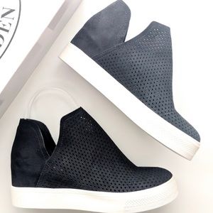 NWT Steve Madden Womens Wrath Faux Suede Slip On Wedge Sneaker